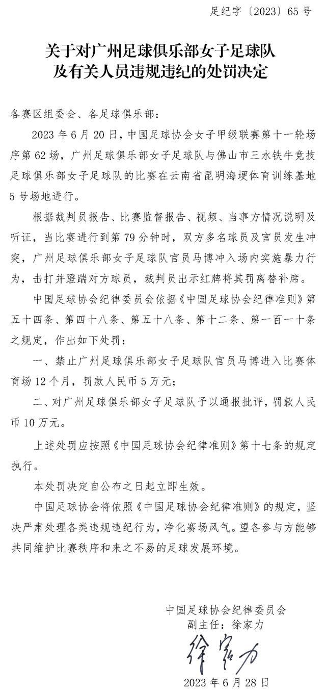 在尤文效力期间，基耶利尼共出战561场比赛，帮助球队赢得了9次意甲冠军、5次意大利杯冠军和5次意大利超级杯冠军。